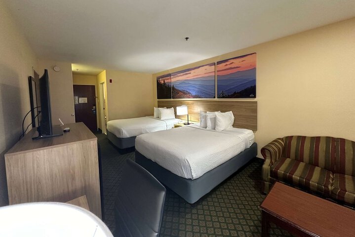 Room 32 of 40