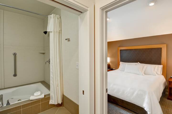 Room 32 of 111