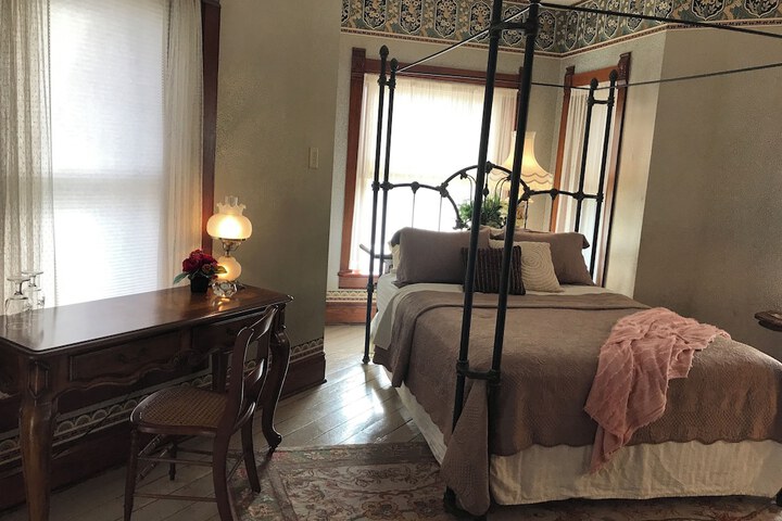 Room 38 of 83