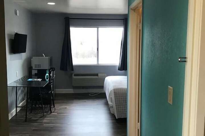 Room 8 of 28