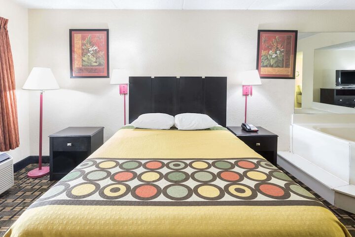 Room 7 of 19