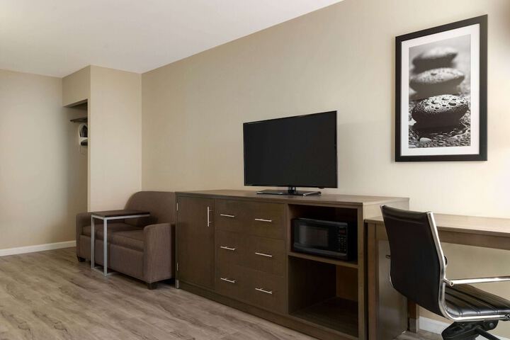 Room 12 of 32