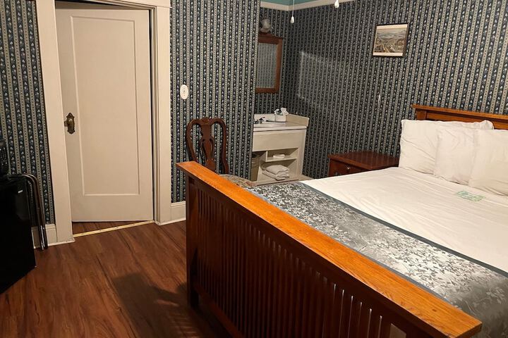 Room 20 of 38