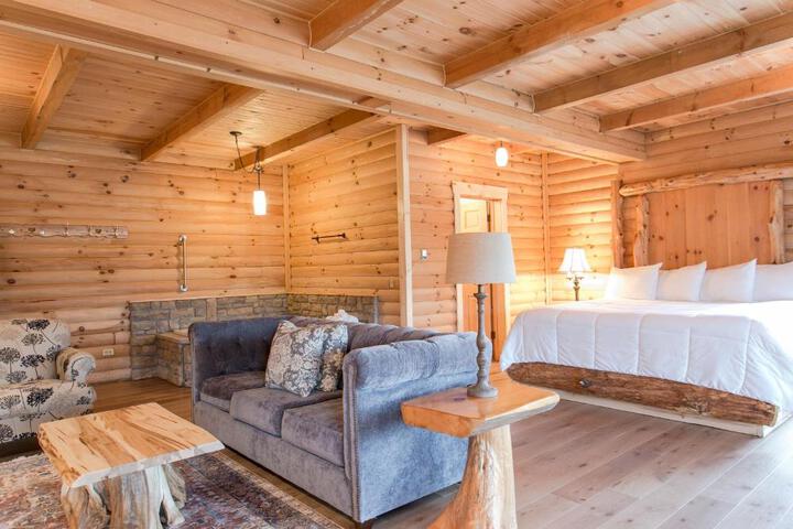 Coblentz Country Lodge by Amish Country Lodging