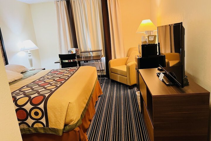 Room 32 of 44