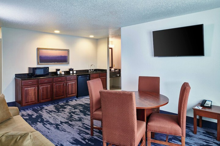 Fairfield Inn & Suites by Marriott Detroit Livonia