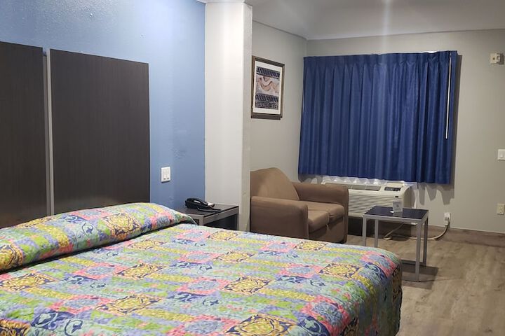 Room 6 of 17