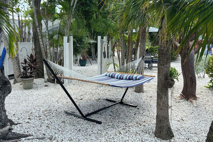 Tarpon Tale Inn