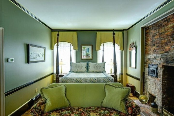 Room 17 of 40