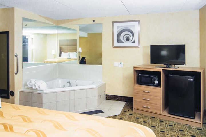 Room 27 of 100