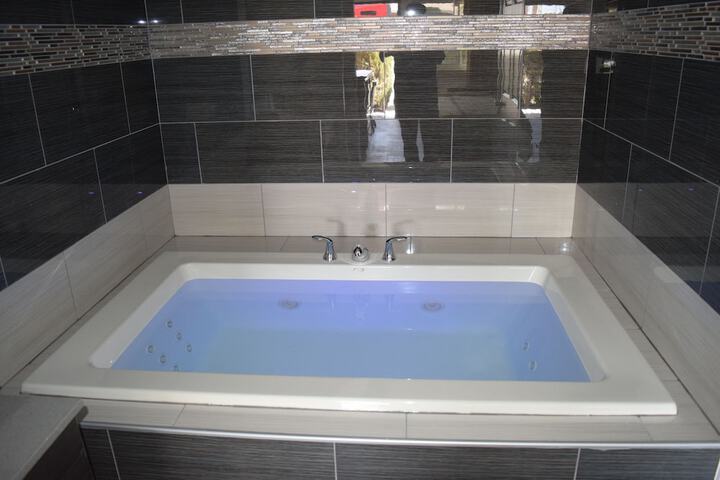 Hot Tub 48 of 52