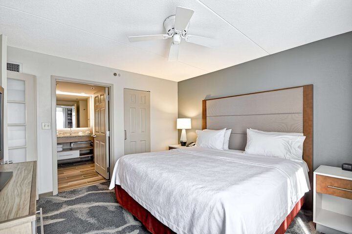 Room 28 of 43