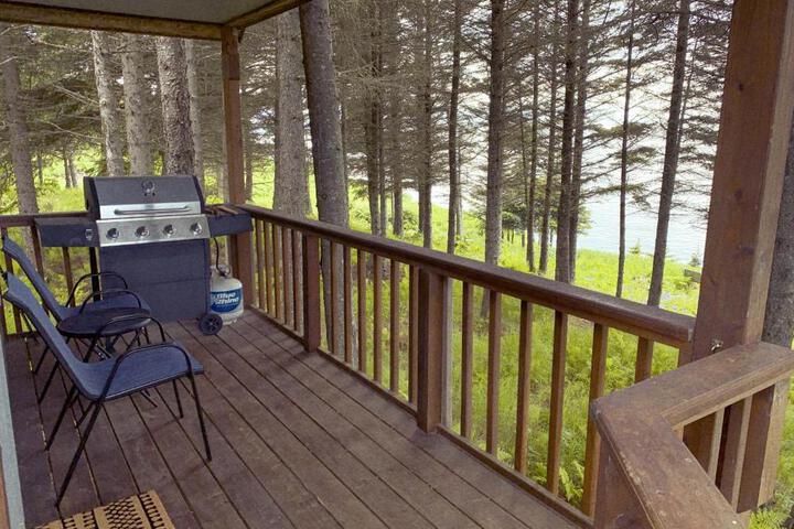 Lost Anchor Cabins - Ocean-view cabins on the bluff