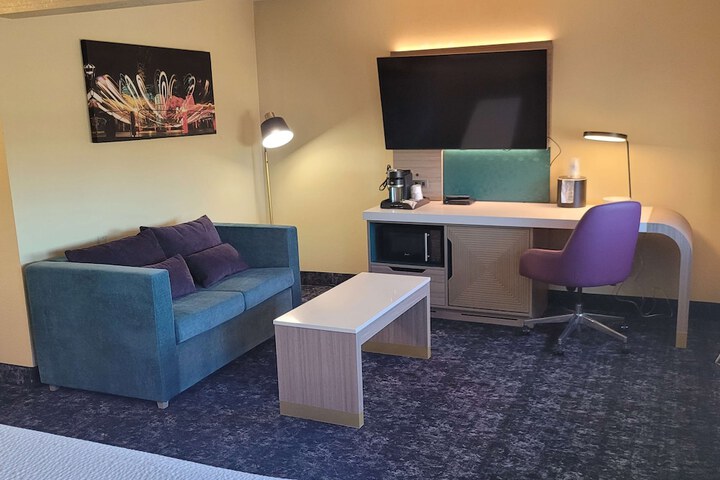 Room 27 of 34