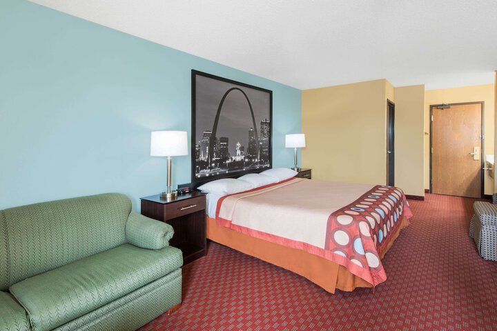 Room 9 of 14