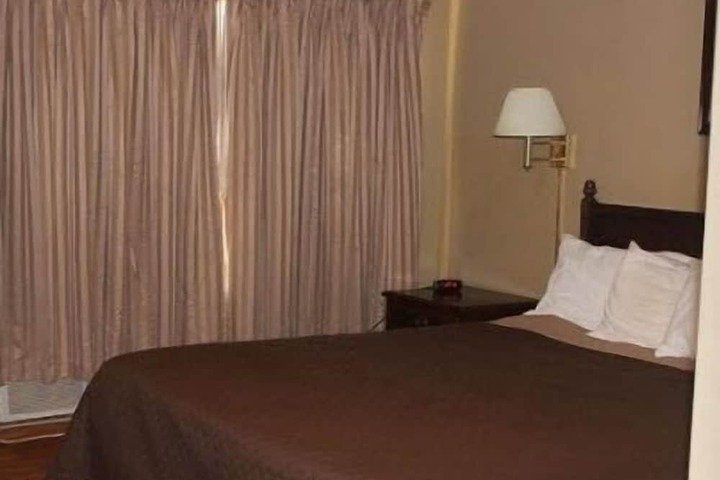 Room 7 of 16
