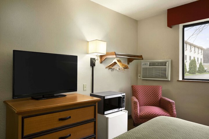 Room 12 of 26