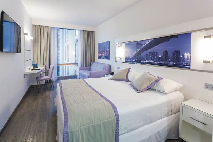 Room 35 of 108