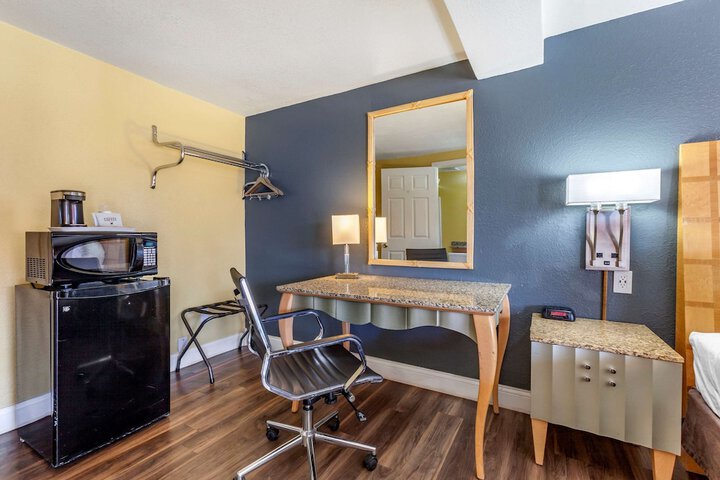 Room 18 of 32