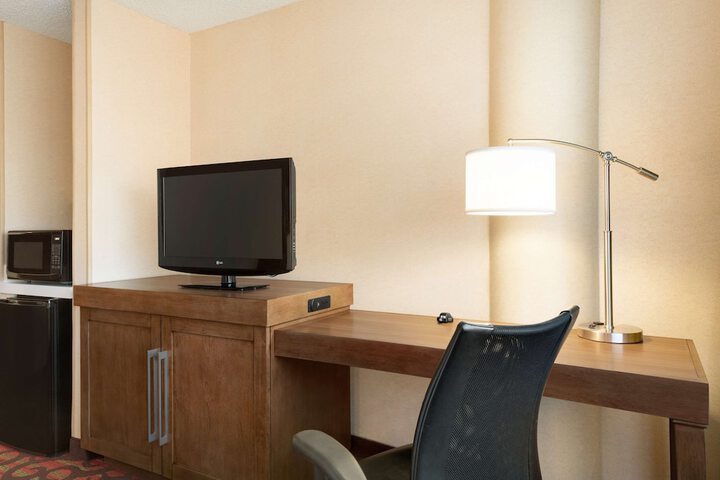 Room 27 of 39