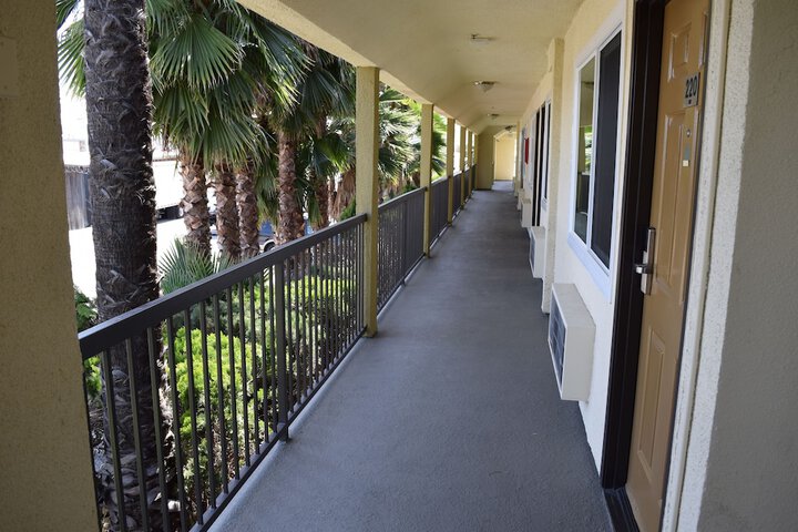 Ballroom/Hall 45 of 52