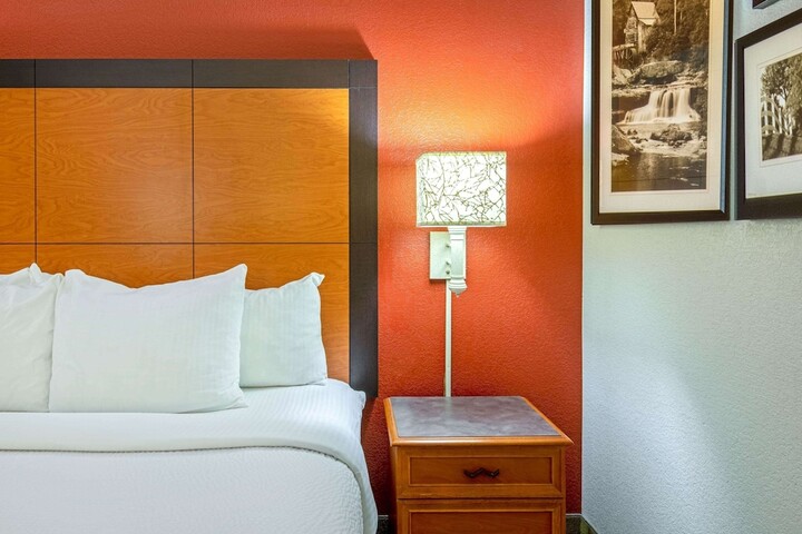 Room 8 of 30