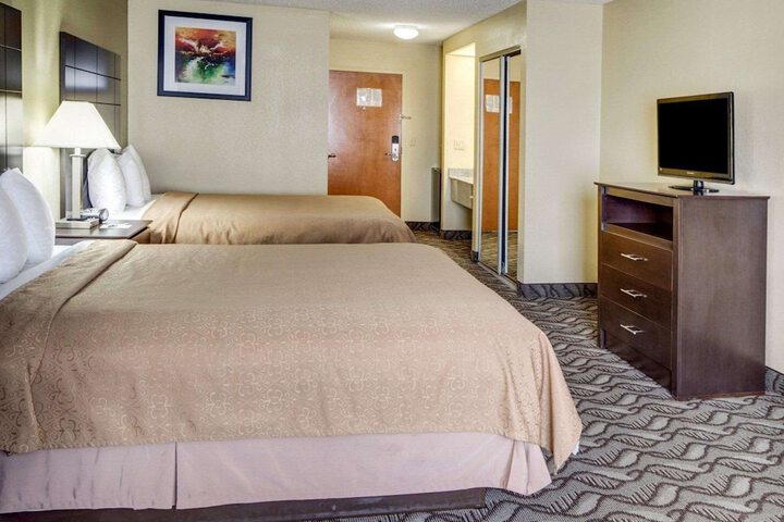 Room 28 of 68
