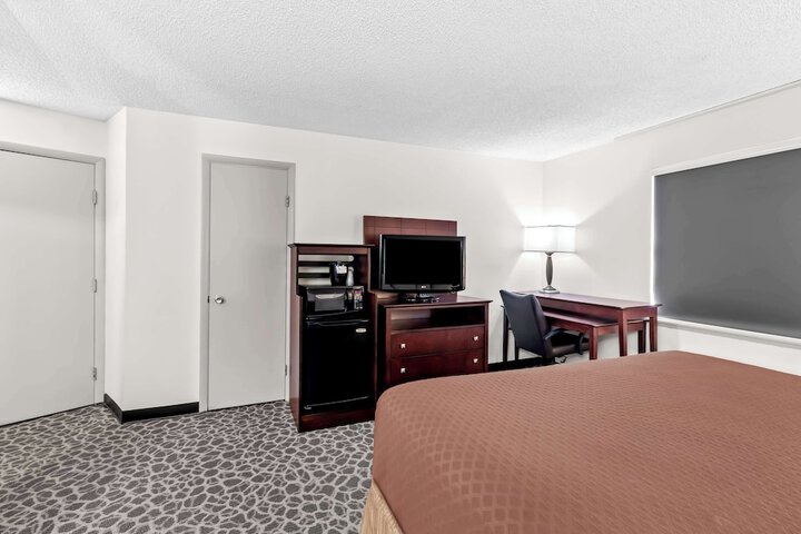 Room 32 of 36