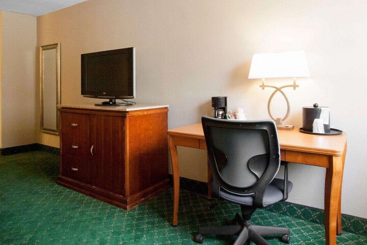 Quality Inn Cairo I-57