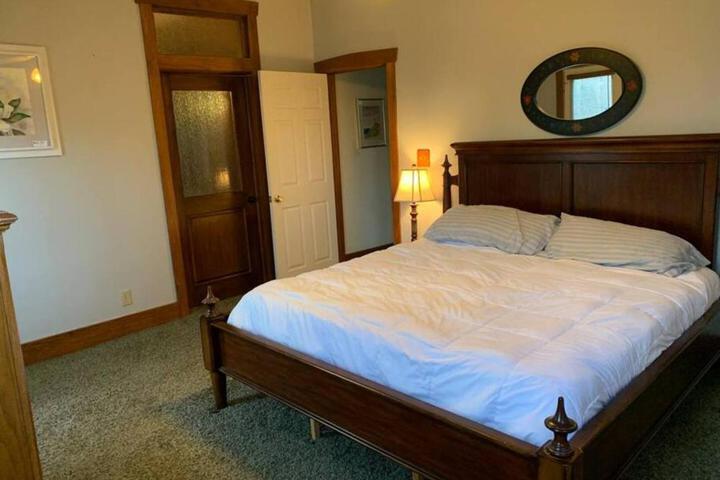 Greenwood Mansion-Country Living