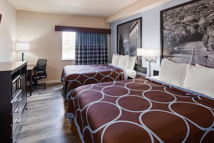 Room 16 of 32
