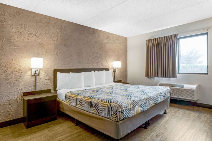 Motel 6 Elk Grove Village IL - OHare