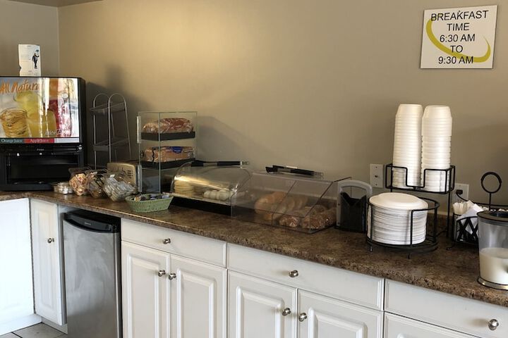 Breakfast/Coffee Service 29 of 31