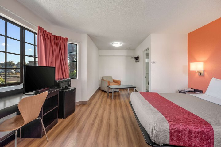 Room 30 of 65