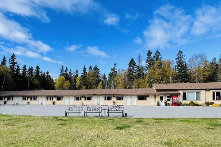 Parkway Motel