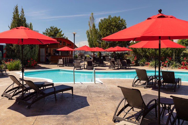 Pool 15 of 158