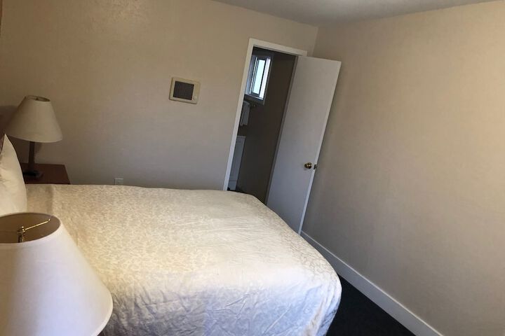 Room 42 of 49