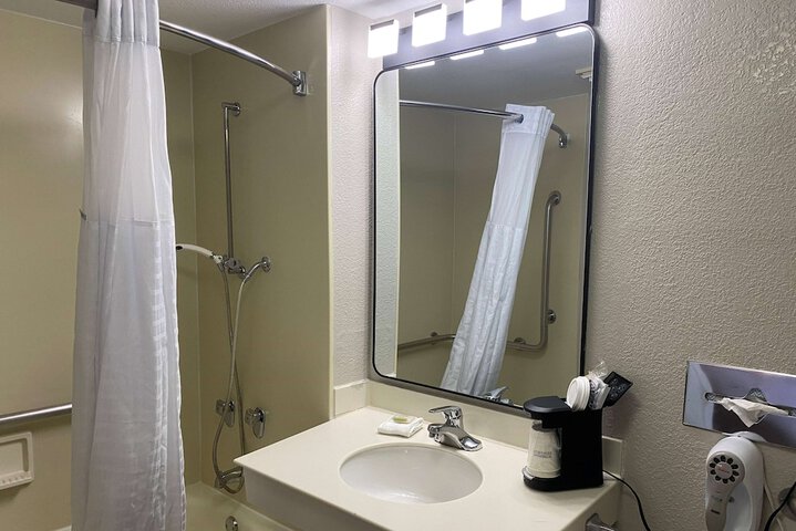 Room 19 of 35