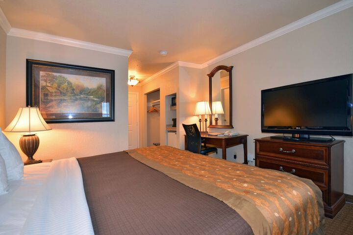 Room 13 of 19