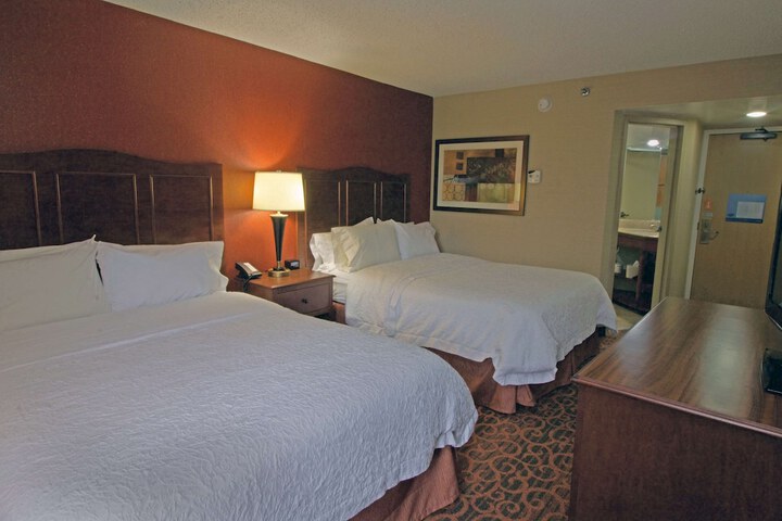 Room 11 of 32