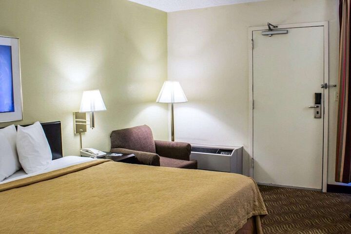 Room 25 of 64