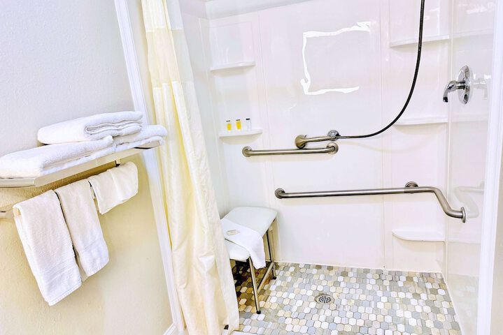 Days Inn by Wyndham Rutland / Killington Area