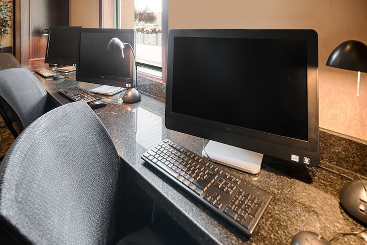 Best Western Plus Winnipeg Airport Hotel