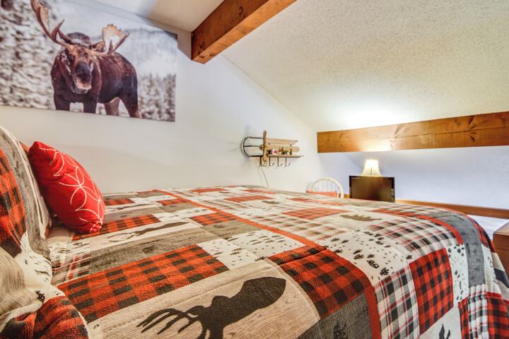 Cozy Bartlett Condo w / Deck & Resort Amenities!