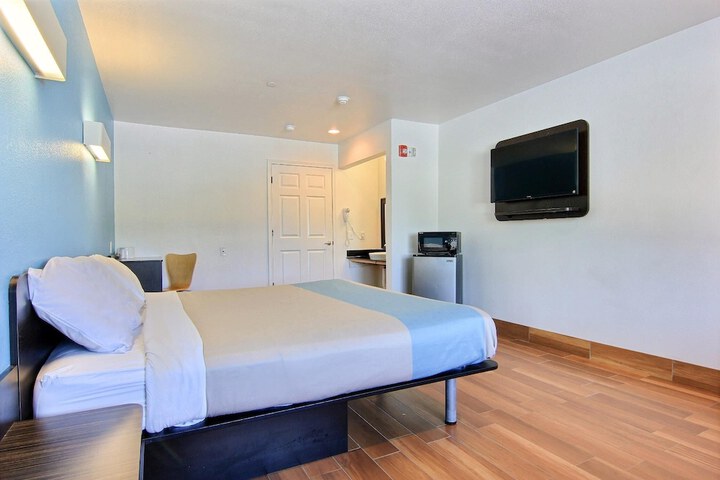 Room 34 of 37