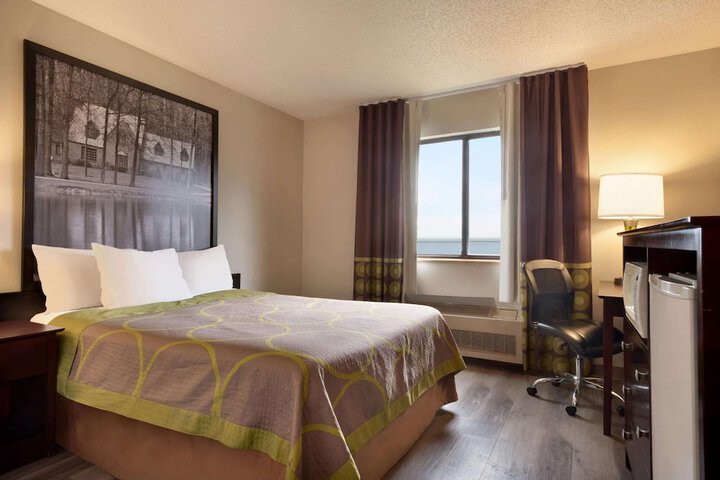 Room 10 of 40