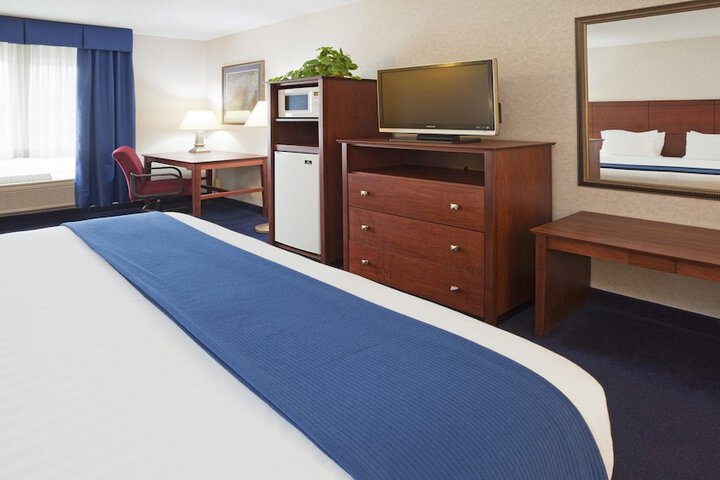 Room 6 of 37