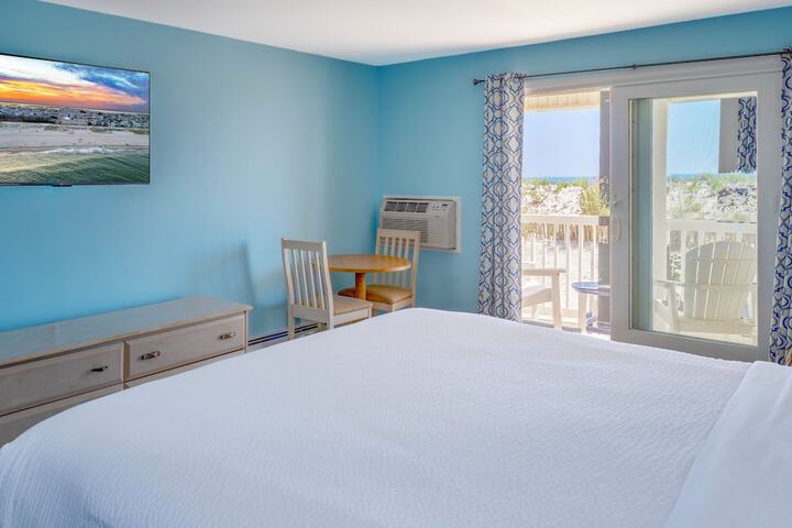 Drifting Sands Oceanfront Hotel
