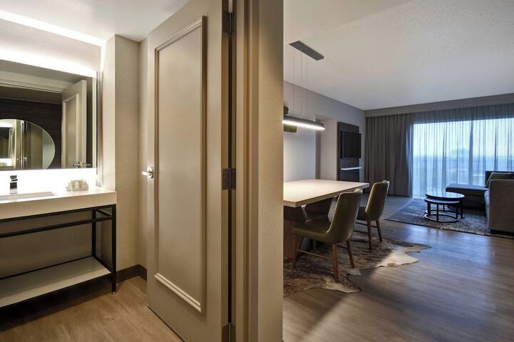 Room 70 of 103