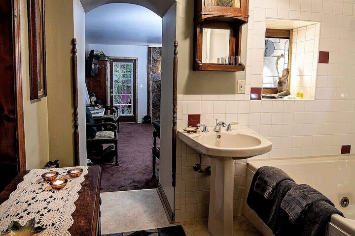 Room 10 of 12
